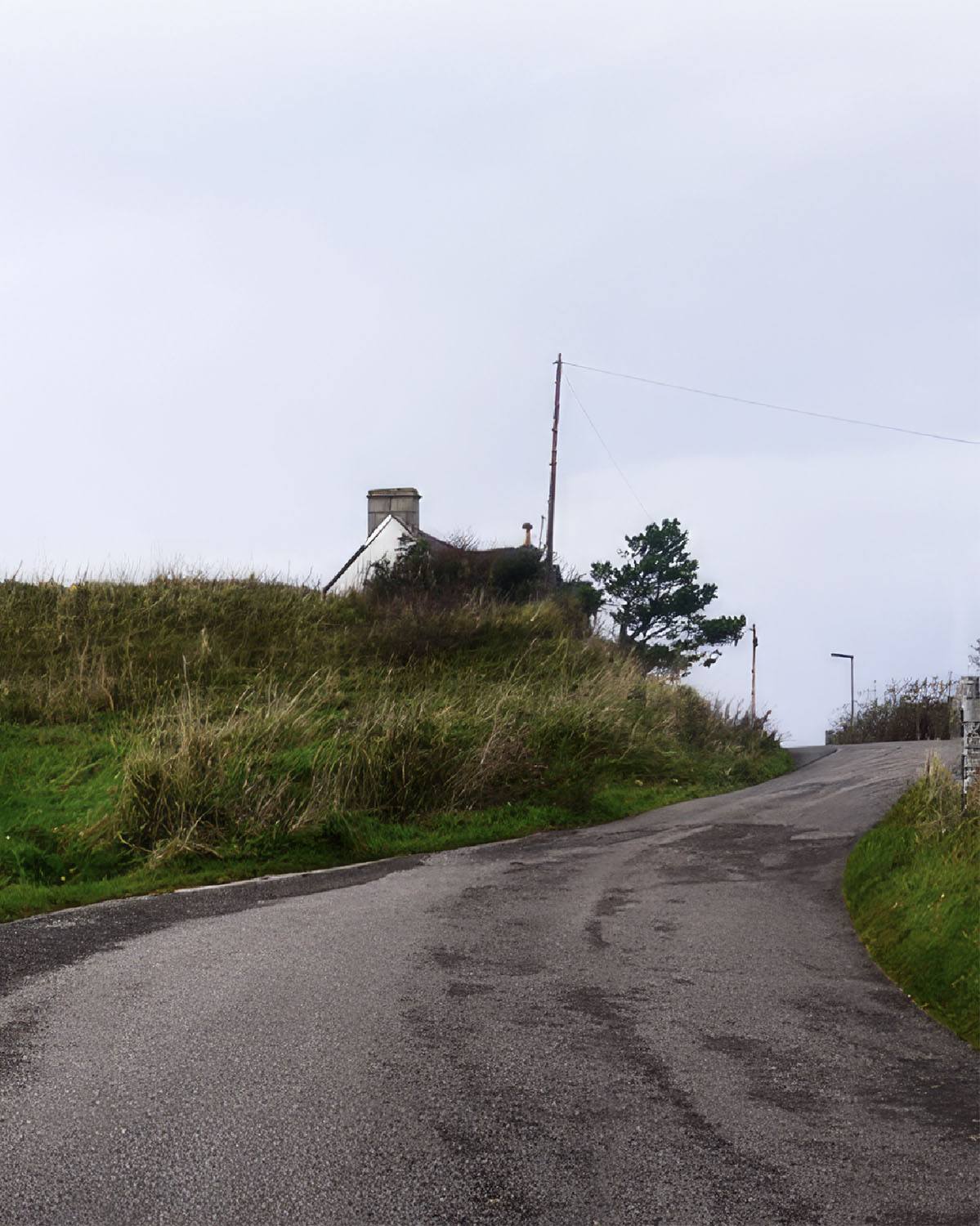 hostel_11 Landscape view of scourie cottage on hill